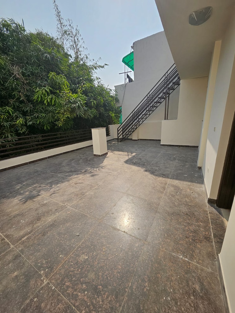 Balcony, sushant lok i 5 Bedroom 300 Sq.Yd. Independent House In Sushant Lok I Gurgaon 9461992