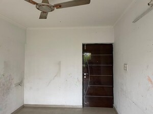 Room in 2 BHK Apartment at Mittal Silver Crescent, Kharadi – for Rent