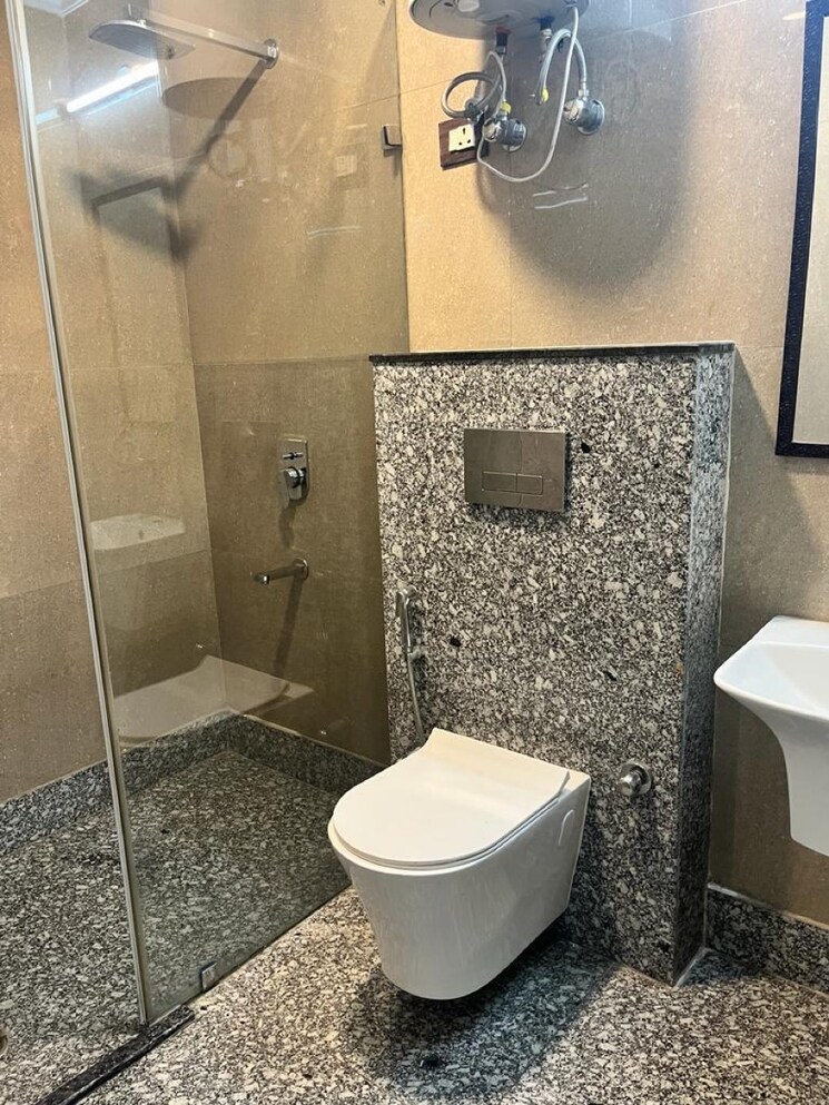 Bathroom, sector 43 3.5 Bedroom 1950 Sq.Ft. Builder Floor In Sector 43 Gurgaon 9461972