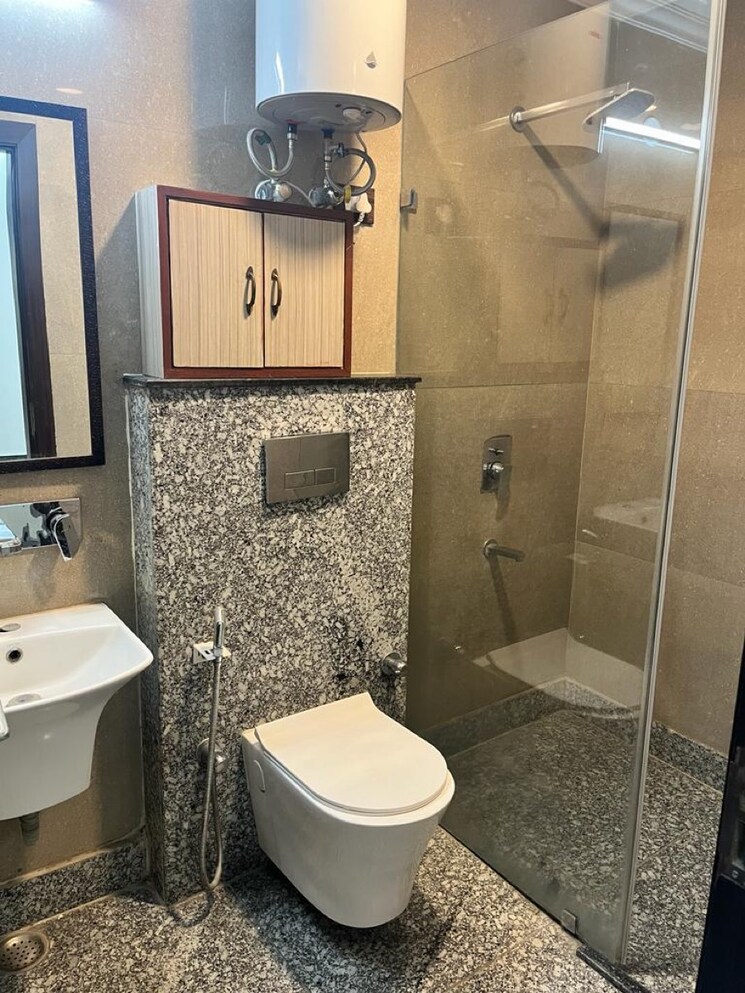 Bathroom, sector 43 3.5 Bedroom 1950 Sq.Ft. Builder Floor In Sector 43 Gurgaon 9461972