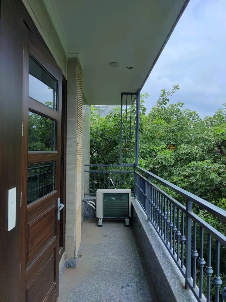 Balcony, sector 43 3.5 Bedroom 1950 Sq.Ft. Builder Floor In Sector 43 Gurgaon 9461972