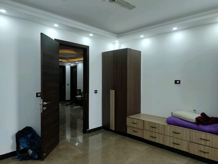 Room, sector 43 3.5 Bedroom 1950 Sq.Ft. Builder Floor In Sector 43 Gurgaon 9461972
