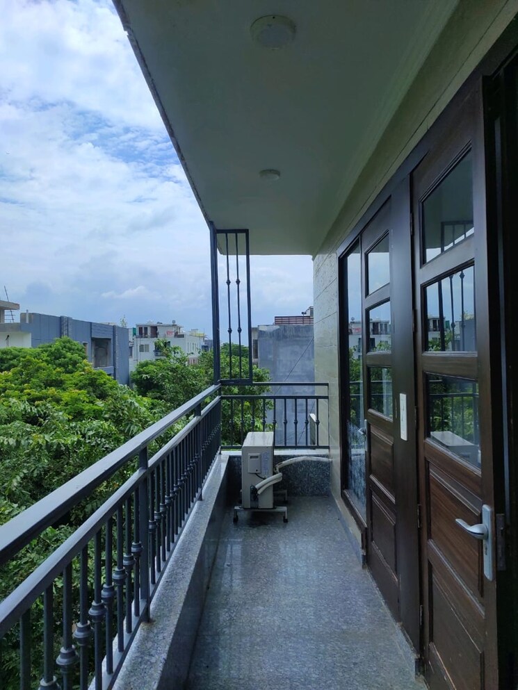 Balcony, sector 43 3.5 Bedroom 1950 Sq.Ft. Builder Floor In Sector 43 Gurgaon 9461972