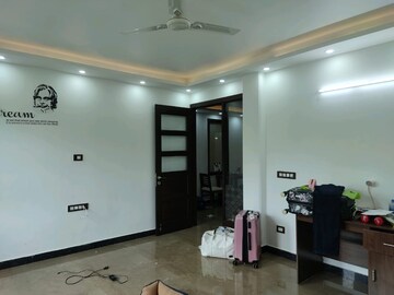 Room in 3.5 BHK Builder Floor at Sector 43 – for Rent