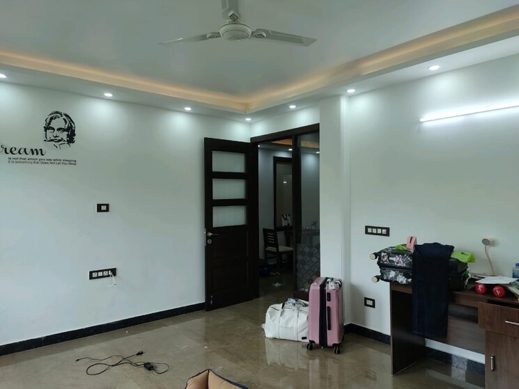 Room, sector 43 3.5 Bedroom 1950 Sq.Ft. Builder Floor In Sector 43 Gurgaon 9461972