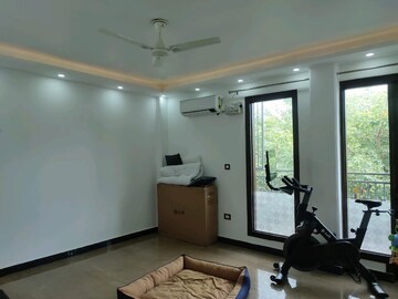 Room in 3.5 BHK Builder Floor at Sector 43 – for Rent