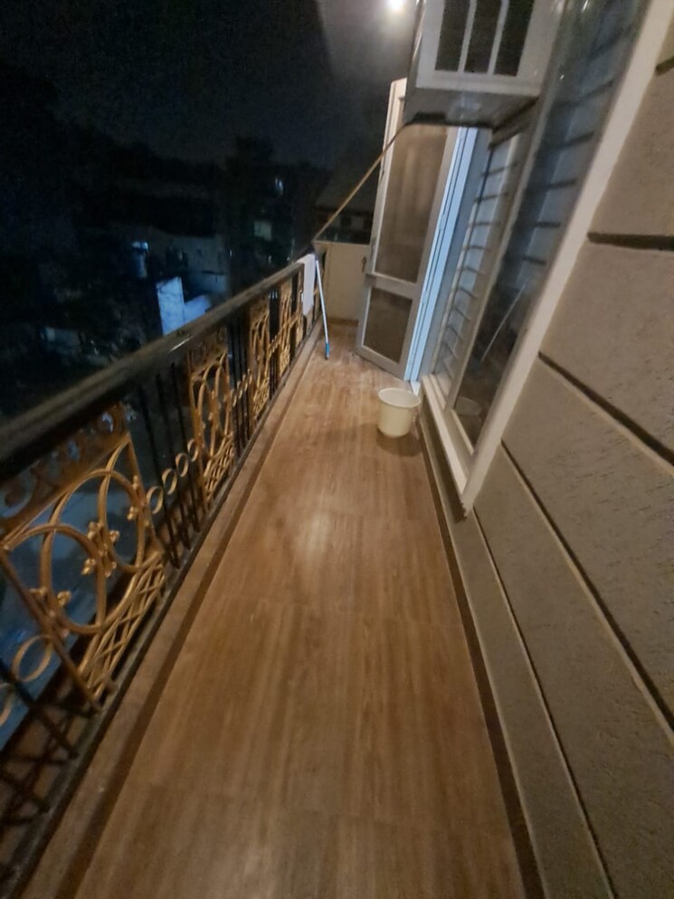 Balcony, sector 27 3 Bedroom 263 Sq.Yd. Builder Floor In Sector 27 Gurgaon 9462121