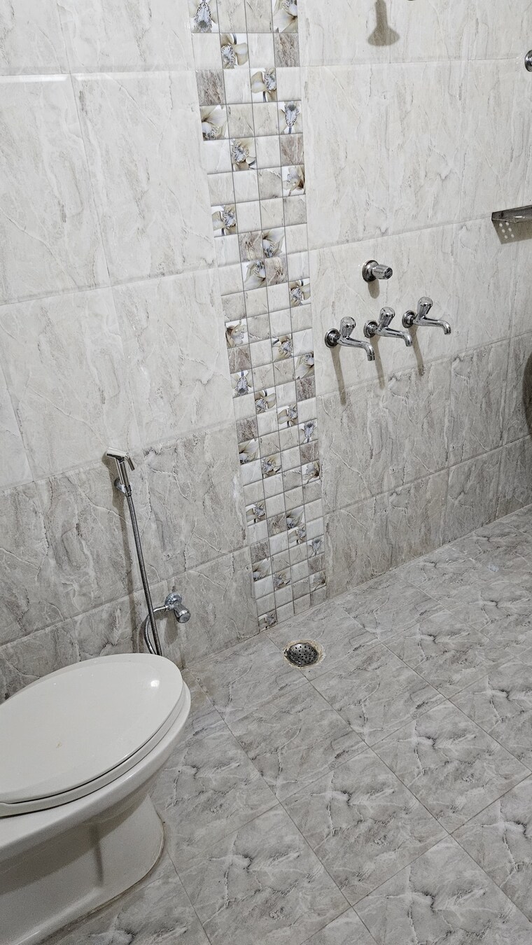 Bathroom, ravindra-garden 1 Bedroom 500 Sq.Ft. Villa In Aliganj Lucknow 9462134
