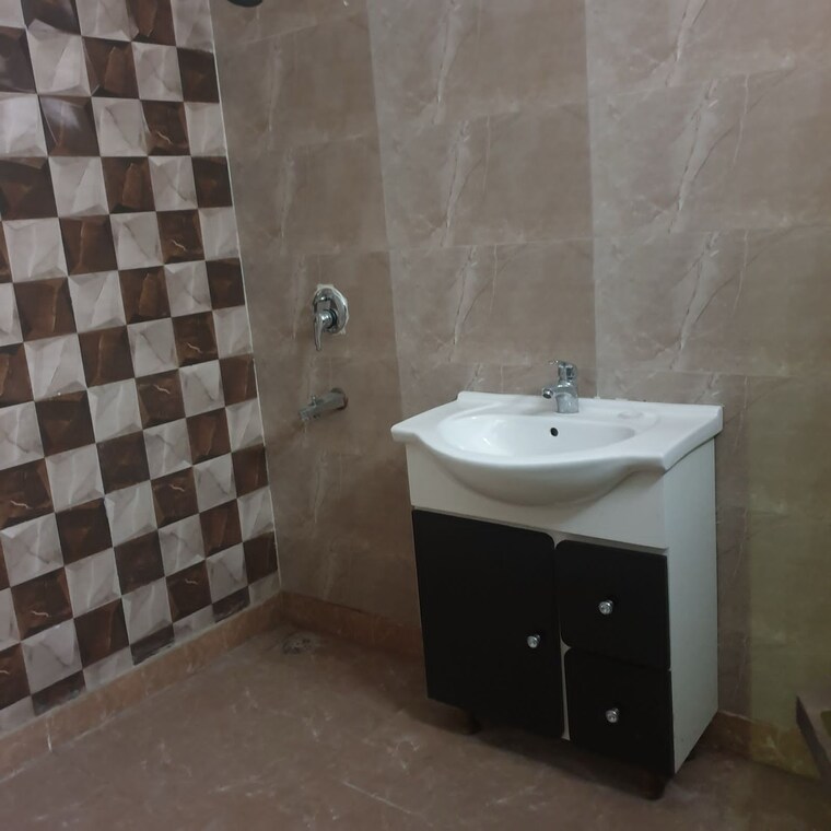 Bathroom, mona-greens 4 Bedroom 3000 Sq.Ft. Apartment In Ghazipur Zirakpur 9462178