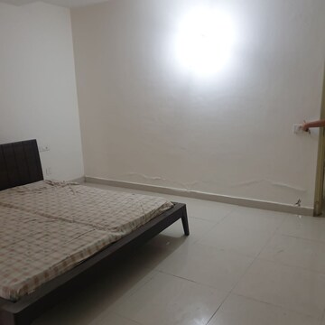 Room in 4 BHK Apartment at Mona Greens, Ghazipur – for Rent