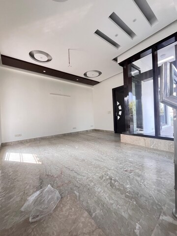 Room in 4 BHK Apartment at ABA Cleo County, Sector 121 – for Rent