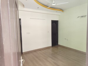 Room in 3 BHK Apartment at Jaipurias Sunrise Greens, Ahinsa Khand 1 – for Rent