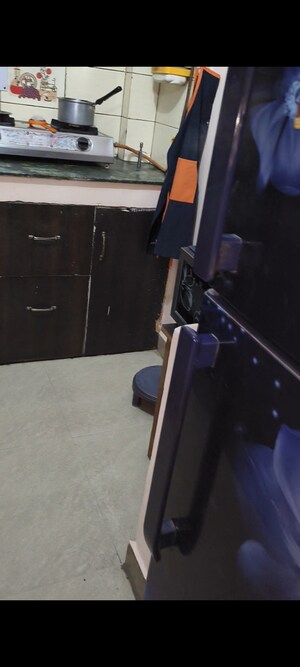 Furnished Amenities in 3 BHK Builder Floor at Laxmi Nagar – for Sale