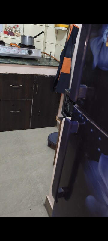 Furnished Amenities in 3 BHK Builder Floor at Laxmi Nagar – for Sale