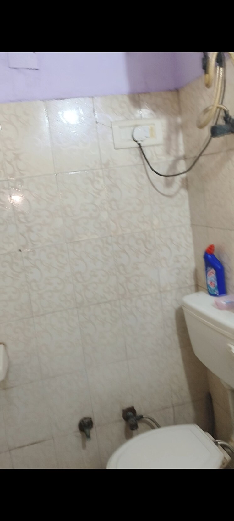 Bathroom, laxmi nagar 3 Bedroom 100 Sq.Yd. Builder Floor In Laxmi Nagar Delhi 9462221