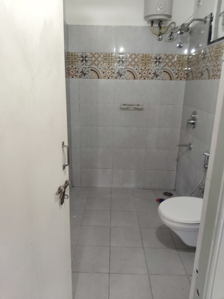 Bathroom, krishna-residency-kadubeesanahalli 1 Bedroom 700 Sq.Ft. Apartment In Kadubeesanahalli Bangalore 9462207