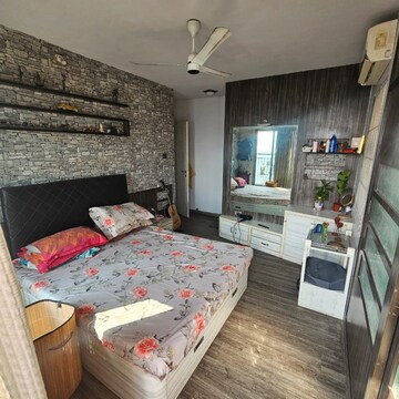 Bedroom in 2.5 BHK Apartment at Neelkanth Greens, Thane West – for Rent