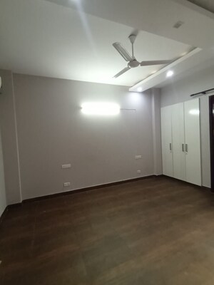 Room in 3 BHK Builder Floor at Eros Rosewood City, Sector 49 – for Rent