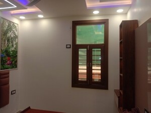 Room in 3 BHK Builder Floor at Dwarka Mor – for Sale