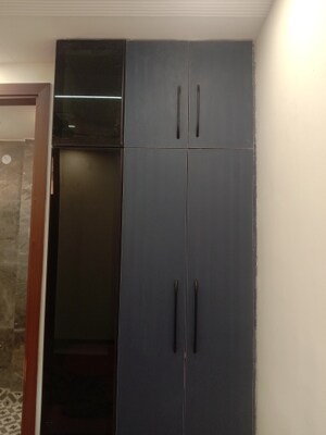 Furnished Amenities in 3 BHK Builder Floor at Dwarka Mor – for Sale