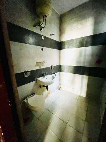 Bathroom in 2 BHK Builder Floor at Pir Machalla – for Rent