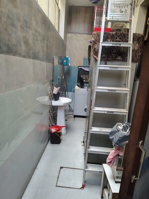 Furnished Amenities in 5 BHK Builder Floor at Dhakoli – for Sale