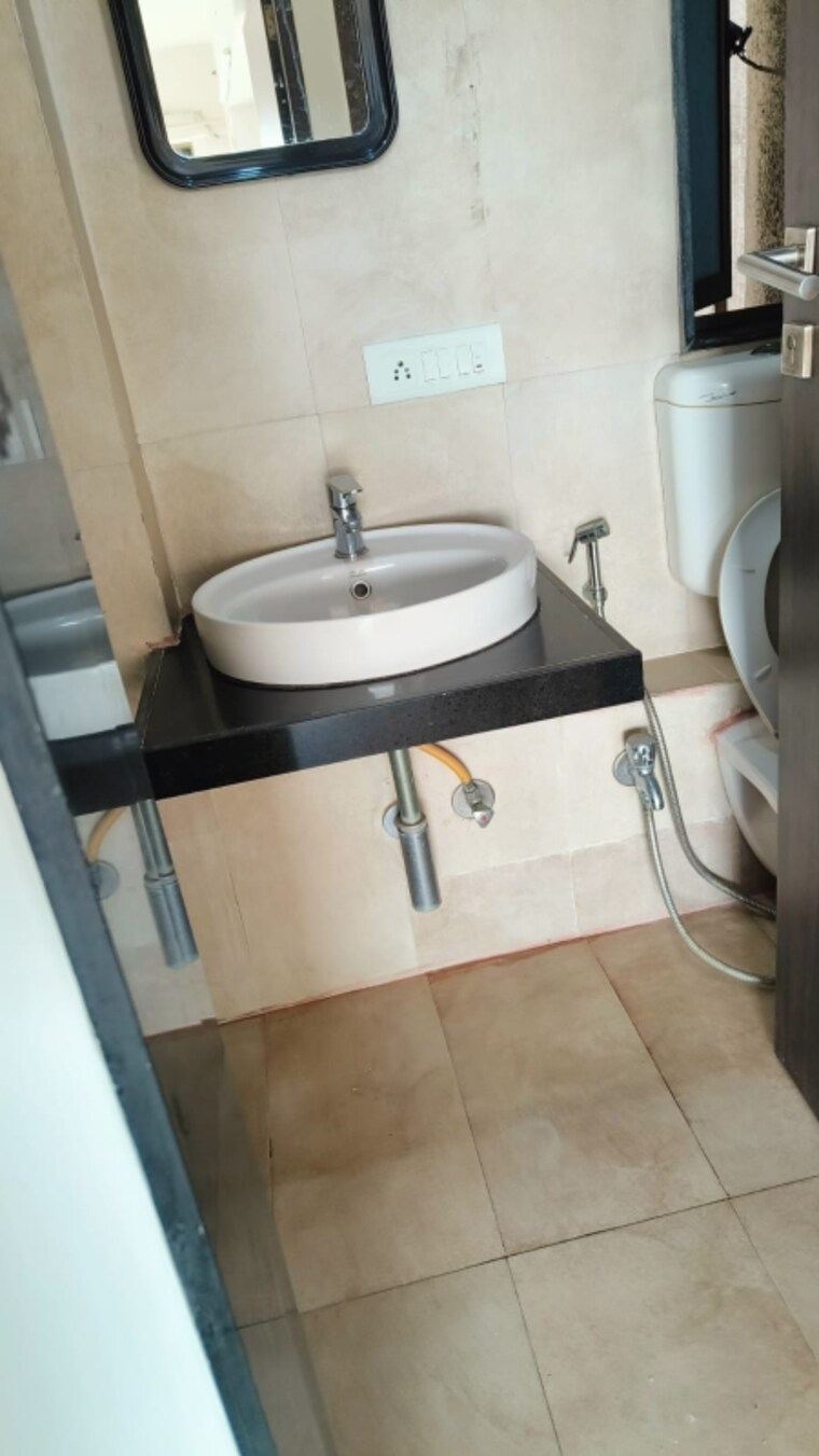 Bathroom, runwal-symphony 2.5 Bedroom 850 Sq.Ft. Apartment In Santacruz East Mumbai 9462321