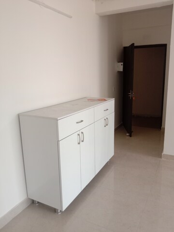 Room in 2 BHK Apartment at Signature Global Prime, Sector 63a – for Rent