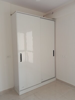 Room in 2 BHK Apartment at Signature Global Prime, Sector 63a – for Rent