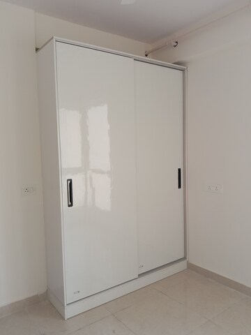 Room in 2 BHK Apartment at Signature Global Prime, Sector 63a – for Rent