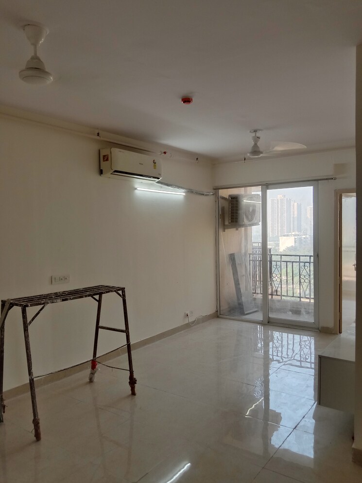 Room, signature-global-prime 2 Bedroom 700 Sq.Ft. Apartment In Sector 63a Gurgaon 9462327