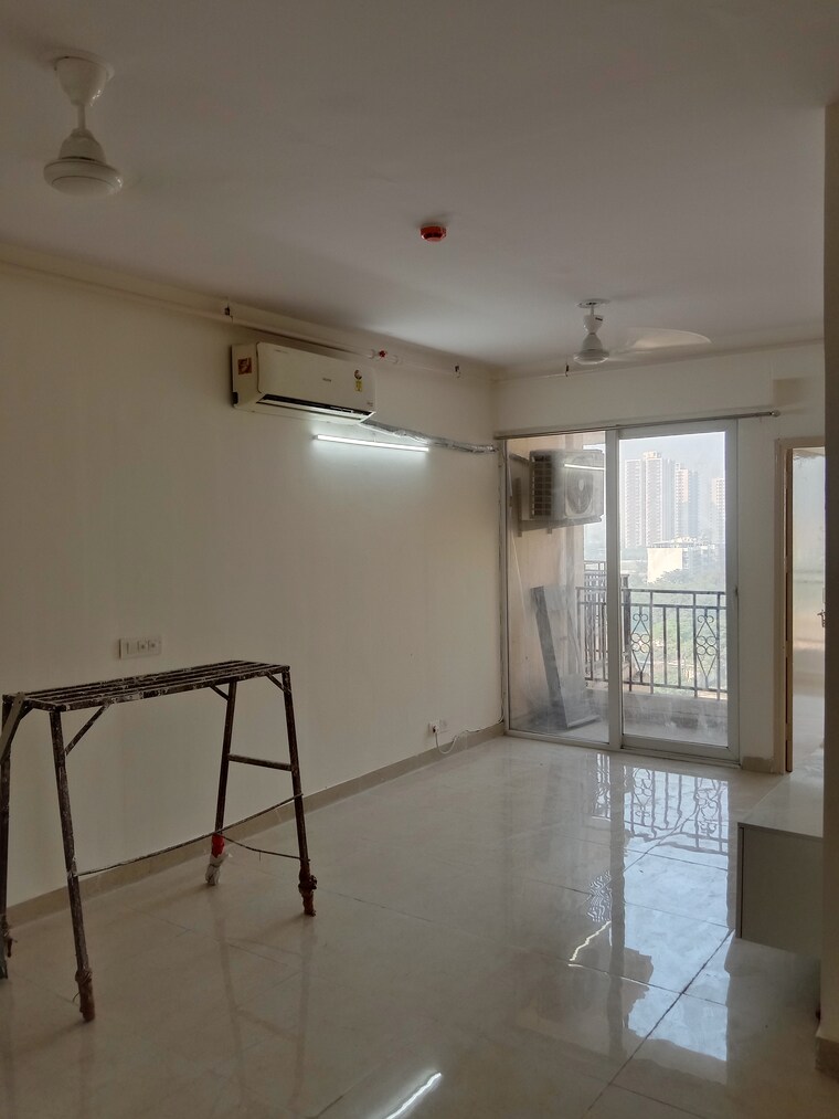 Room, signature-global-prime 2 Bedroom 700 Sq.Ft. Apartment In Sector 63a Gurgaon 9462327
