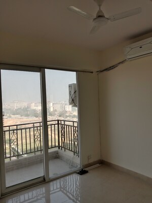Room in 2 BHK Apartment at Signature Global Prime, Sector 63a – for Rent