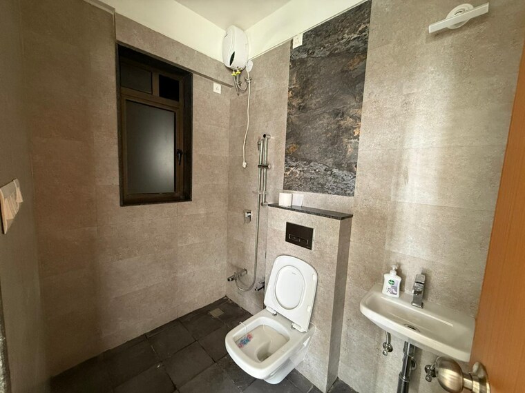 Bathroom, naman-habitat 2 Bedroom 769 Sq.Ft. Apartment In Andheri West Mumbai 9462338