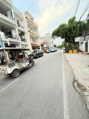 Parking in  Showroom at Gomti Nagar – for Rent