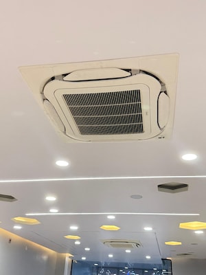 Furnished Amenities in  Showroom at Gomti Nagar – for Rent