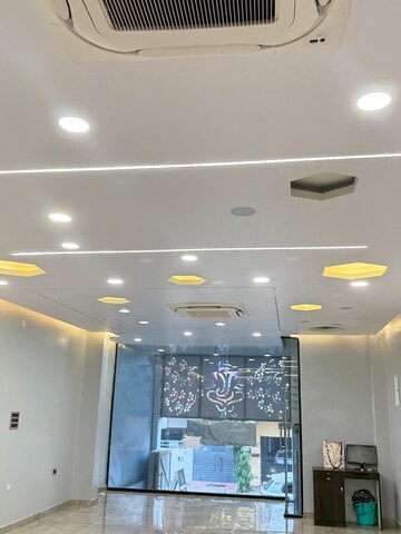 Furnished Amenities in  Showroom at Gomti Nagar – for Rent