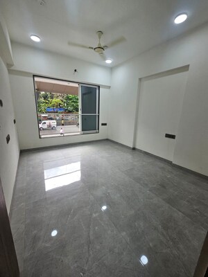 Room in 2 BHK Apartment at Sanghvi Infenia, Santacruz East – for Rent