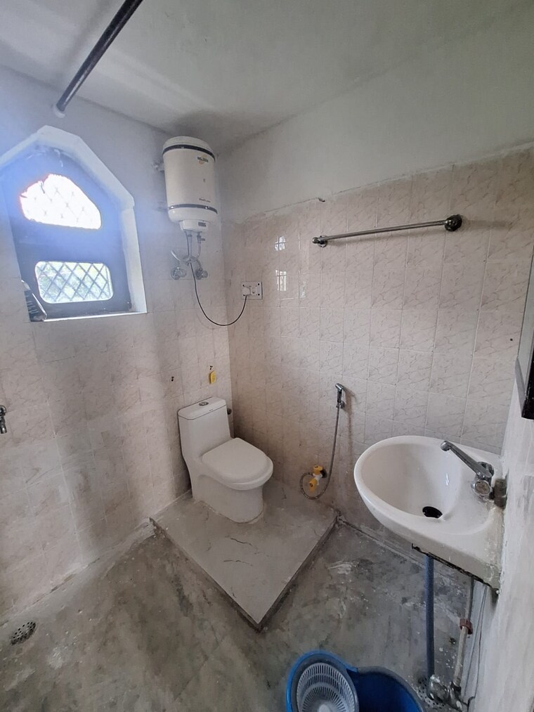 Bathroom, ansal-plaza-sector-23 1 Bedroom 700 Sq.Ft. Builder Floor In Sector 23 Gurgaon 9462413