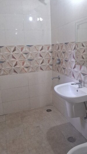 Bathroom in 3 BHK Apartment at Shiva Motia Huys, Pir Machalla – for Rent