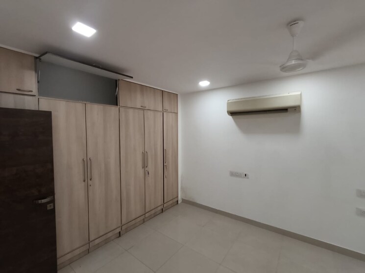 Room, khar west 2.5 Bedroom 1250 Sq.Ft. Apartment In Khar West Mumbai 9462421
