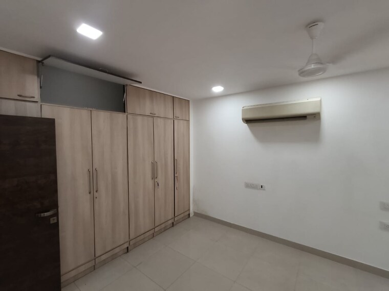 Room, khar west 2.5 Bedroom 1250 Sq.Ft. Apartment In Khar West Mumbai 9462421
