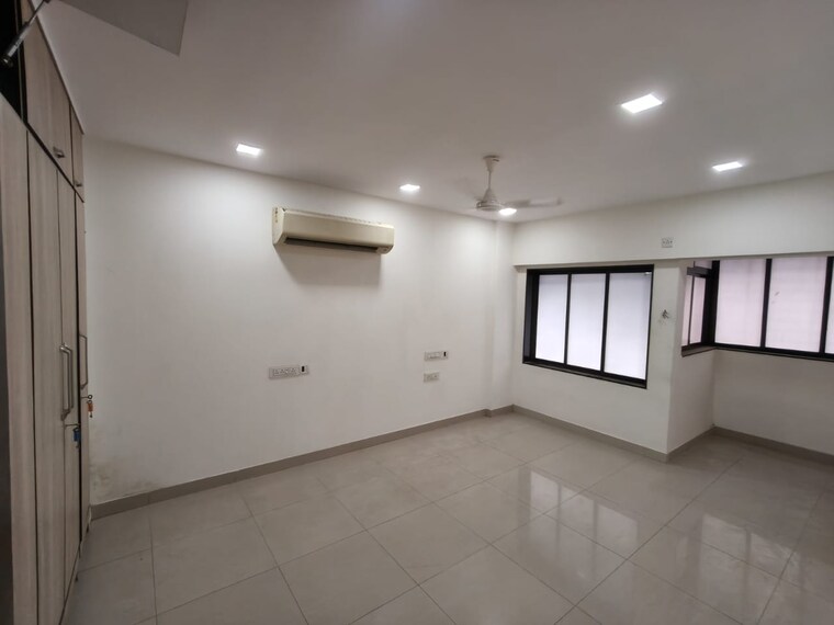 Room, khar west 2.5 Bedroom 1250 Sq.Ft. Apartment In Khar West Mumbai 9462421