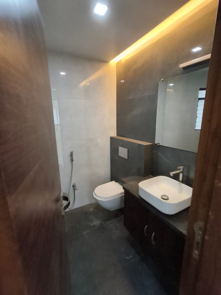 Bathroom, khar west 2.5 Bedroom 1250 Sq.Ft. Apartment In Khar West Mumbai 9462421