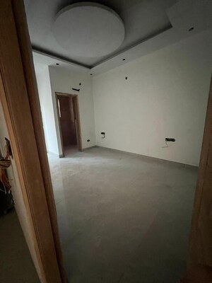 Room in 3 BHK Apartment at Skynet Towers, Patiala Road – for Sale