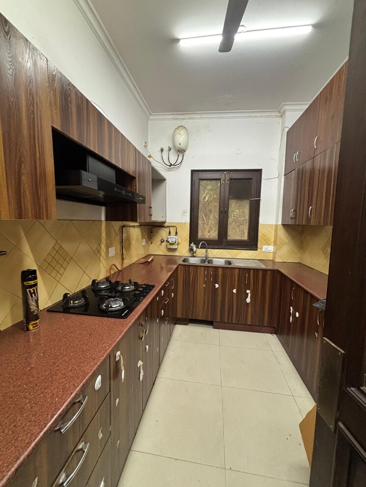Kitchen, greater kailash part 3 3 Bedroom 217 Sq.Yd. Builder Floor In Greater Kailash Part 3 Delhi 9462445