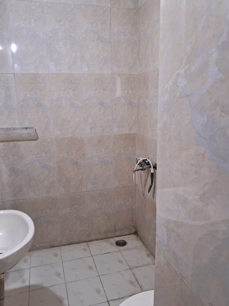 Bathroom, amrapali-zodiac 2 Bedroom 950 Sq.Ft. Apartment In Sector 120 Noida 9462469