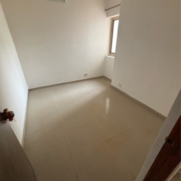 Room in 4 BHK Builder Floor at Sare Springview Floors, Lal Kuan – for Rent