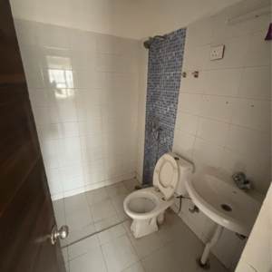 Bathroom in 4 BHK Builder Floor at Sare Springview Floors, Lal Kuan – for Rent