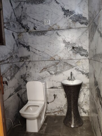 Bathroom in 2 BHK Builder Floor at Divyansh Onyx, Gyan Khand – for Sale